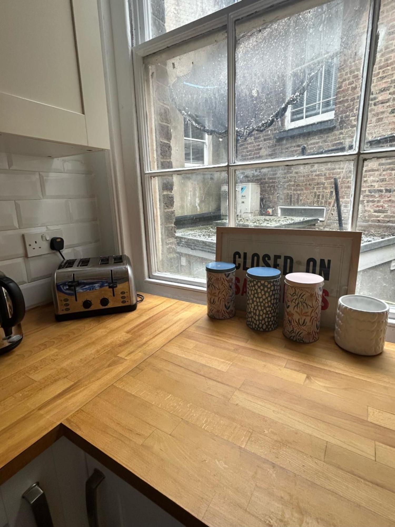 Bright Apartment In The Heart Of St Leonards Hastings Bagian luar foto